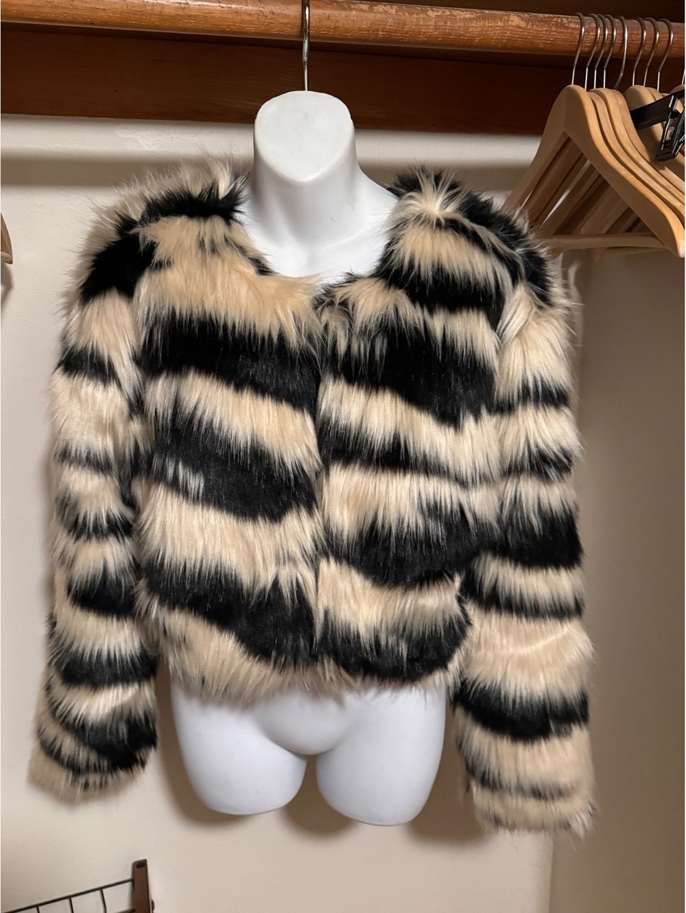 Eloquii Faux Fur Black and Cream Striped Crop Jacket Size 16 NWT